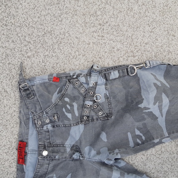 Tripp NYC Gray Camouflage Capris - Picture 5 of 13